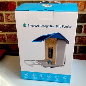 BNIB Smart AI Bird Feeder NWT Battery Powered Solar Bird Cam Blue